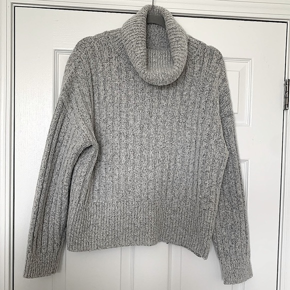 William Rast Sweaters - WILLIAM RAST wool chunky turtle neck sweater L